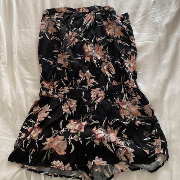 Aritzia floral strapless romper - Picture 2 of 6